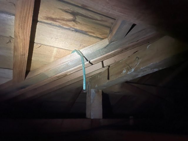 播磨町で長年雨漏りしていた屋根裏